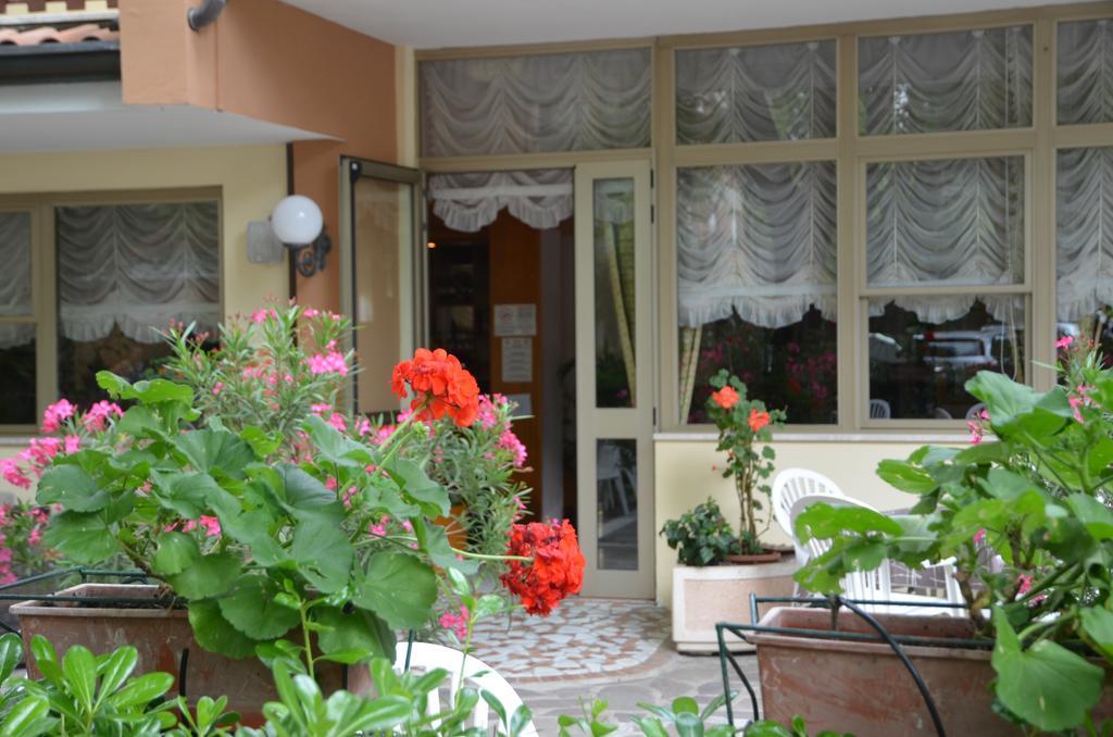 Hotel Monique Τσέρβια Εξωτερικό φωτογραφία